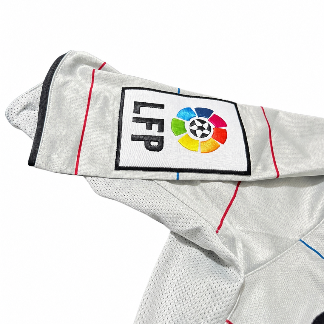 FC Barcelona Ronaldinho #10 Away Jersey – Retro Silver Football Shirt | Vintage Barça Kit